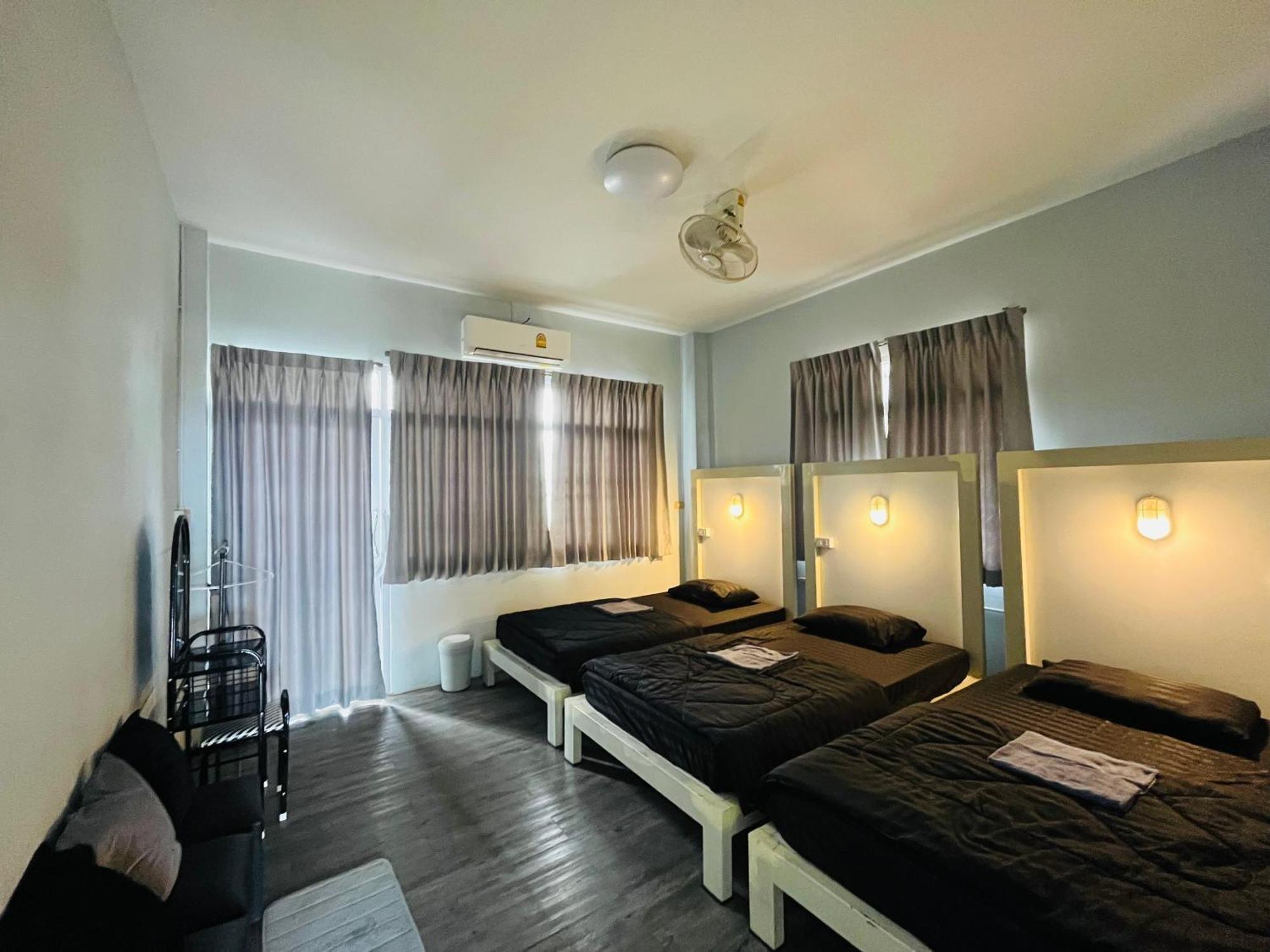 Patone Hostel Ayutthaya Eksteriør bilde
