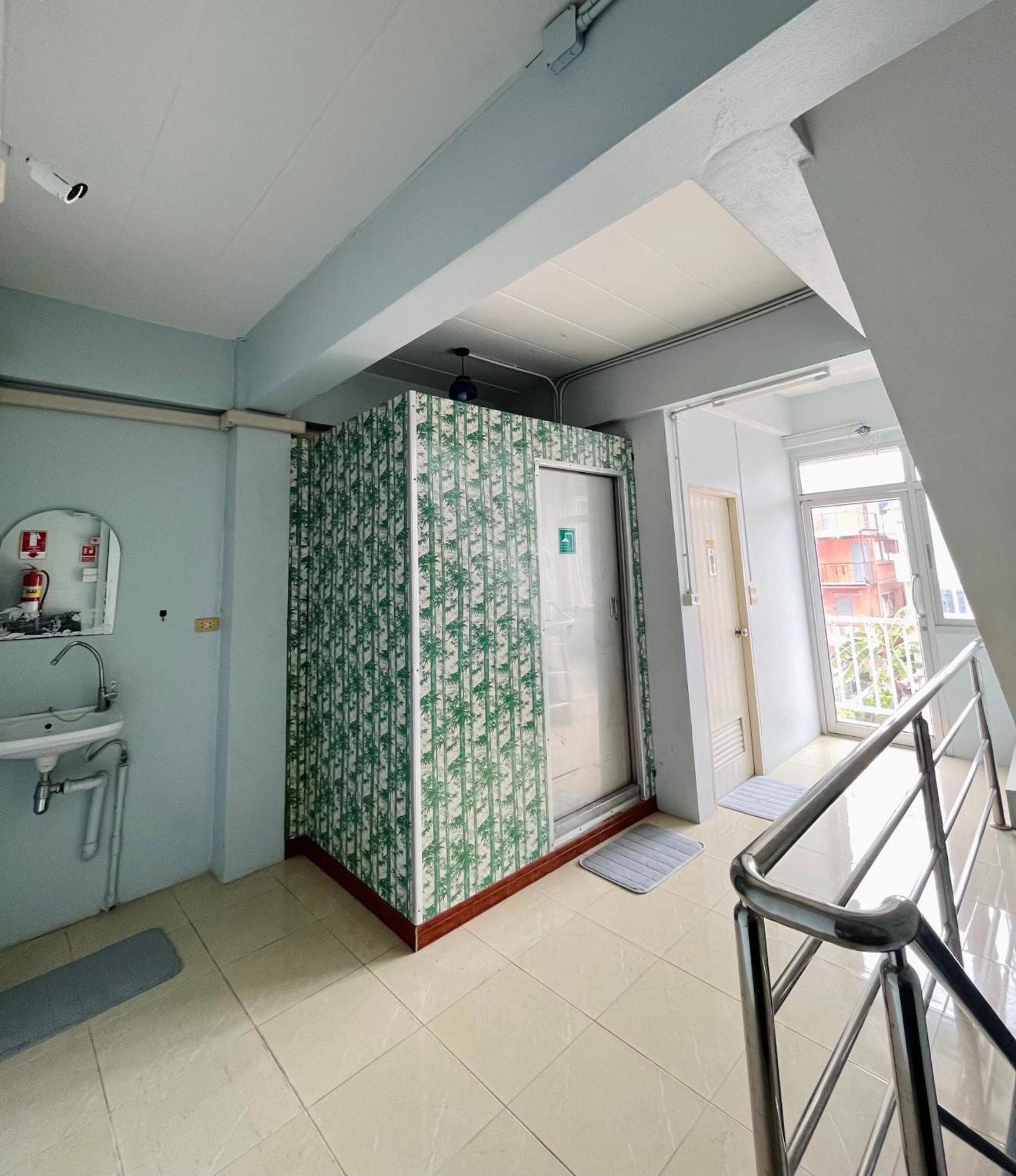 Patone Hostel Ayutthaya Eksteriør bilde