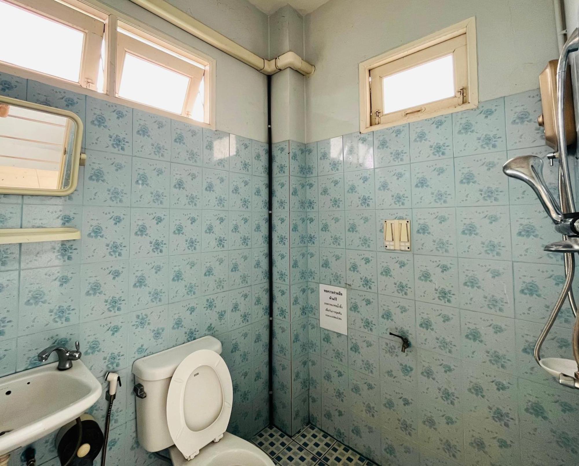 Patone Hostel Ayutthaya Eksteriør bilde